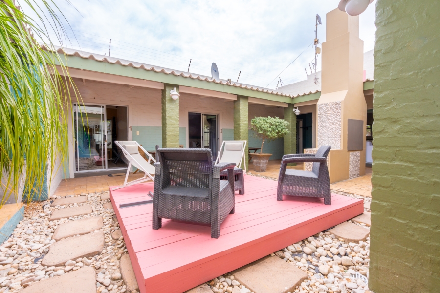 6 Bedroom Property for Sale in Middedorp Western Cape